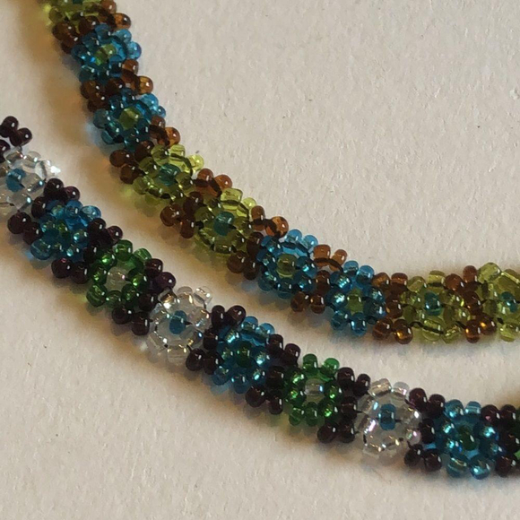 Lot of 2 Vintage Boho Seed Bead Flower Beaded Bracelets - Picture 7 of 7